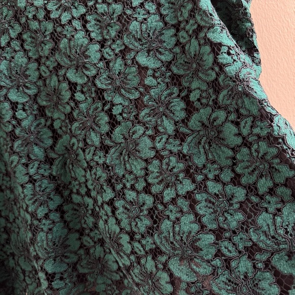 Carolina Belle Green & Black Floral Lace Sleeveless Top - Picture 5 of 6